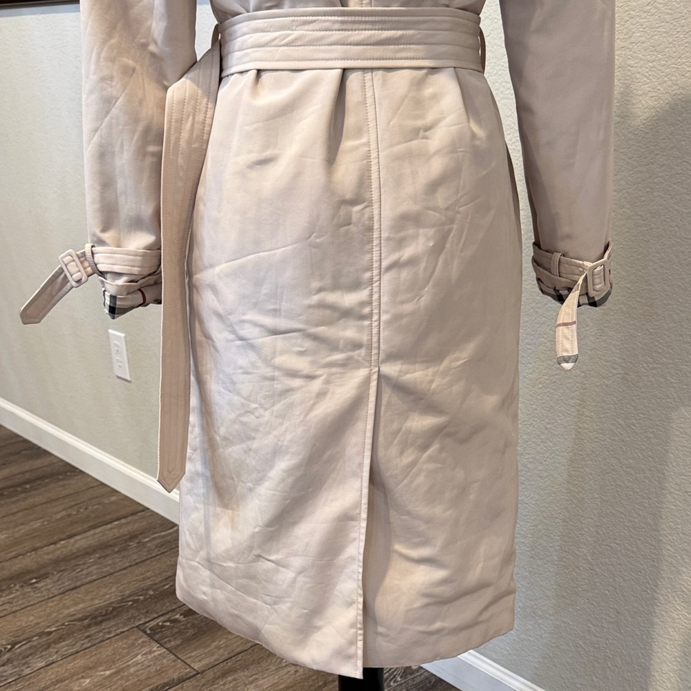 Authentic Burberry Light Tan Trench Coat - Picture 7 of 17